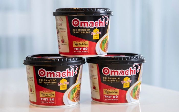 Hình ảnh tô mì Omachi bốc khói - Nước dùng đậm đà từ công thức sốt độc quyền