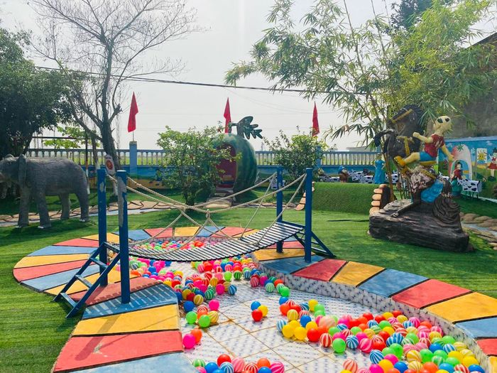 Khuôn viên xanh mát của Trường Mầm non Diễn Quảng
