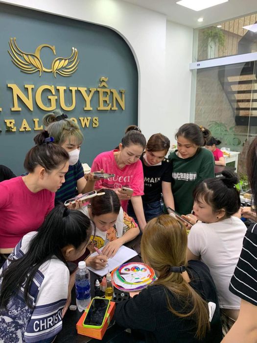 Hình ảnh học viên thực hành cùng Master Chi Nguyễn