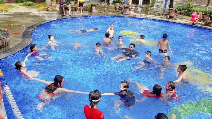 Không gian xanh mát tại Bể Bơi Thái An