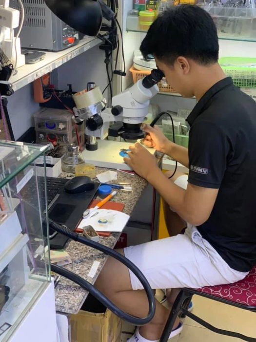 Hệ thống máy móc hiện đại tại Đức Long Mobile