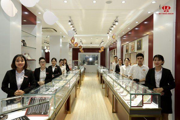 Bộ sưu tập trang sức đính đá quý lấp lánh từ Huy Thanh Jewelry