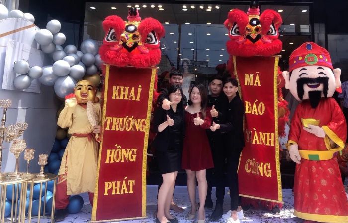 Khoảnh khắc Miss Trang rạng rỡ trong ngày khai trương