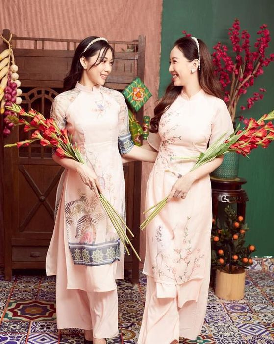 Hình ảnh thứ hai về Áo Dài Tài Lộc - nơi mỗi bộ áo dài đều kể câu chuyện riêng về hạnh phúc lứa đôi
