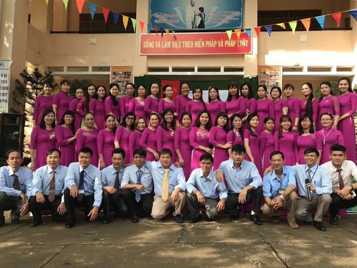 Hình ảnh Trường Tiểu học Phù Đổng - Khuôn viên xanh mát