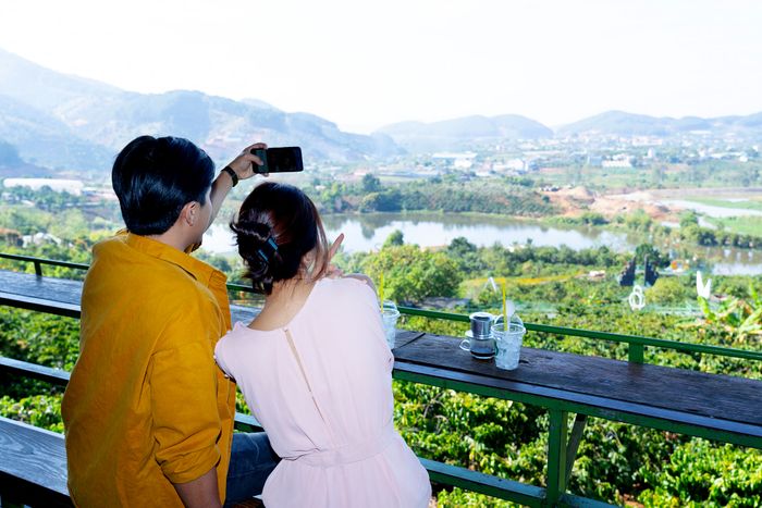 Cầu vồng Mê Linh - điểm check-in ấn tượng