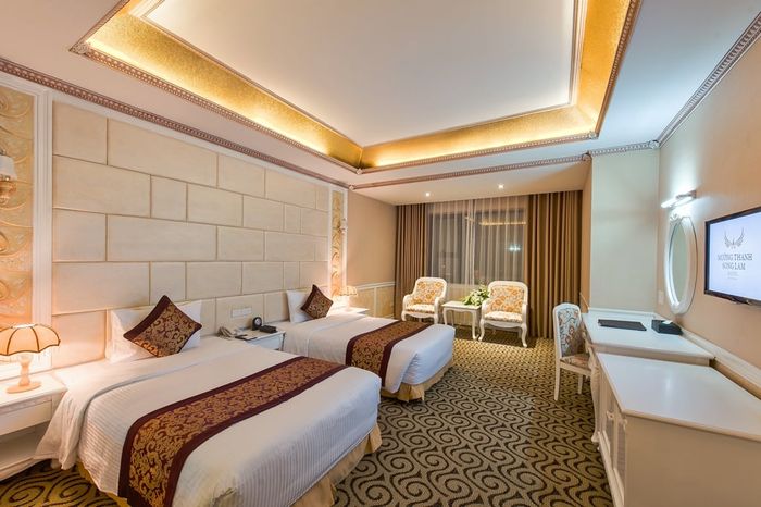 Khách sạn Mường Thanh cung cấp không gian nghỉ dưỡng đẳng cấp, với các dịch vụ chuyên nghiệp và tiện nghi hiện đại, mang đến cho du khách những trải nghiệm đáng nhớ trong mỗi chuyến đi. Mỗi chi nhánh của Mường Thanh đều được xây dựng với kiến trúc tinh tế, tạo nên cảm giác ấm cúng và sang trọng cho mọi khách hàng.