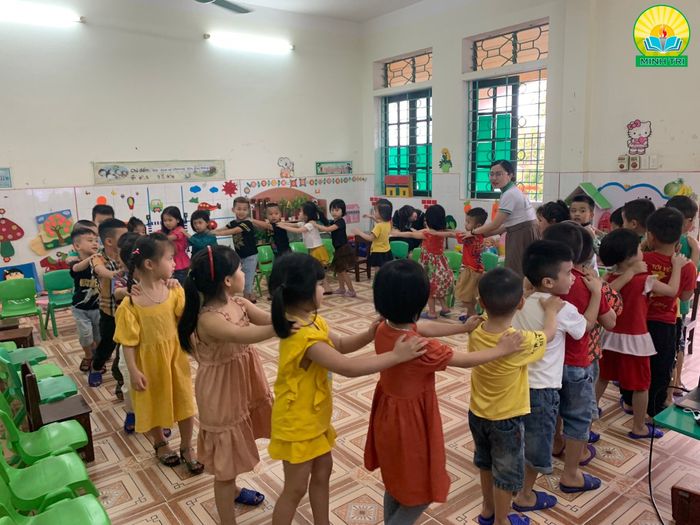 Hình ảnh đầu tiên về Trường Mầm Non Diễn Kỷ - Nơi những nụ cười trẻ thơ được nuôi dưỡng trong không gian học tập đầy màu sắc và sáng tạo.