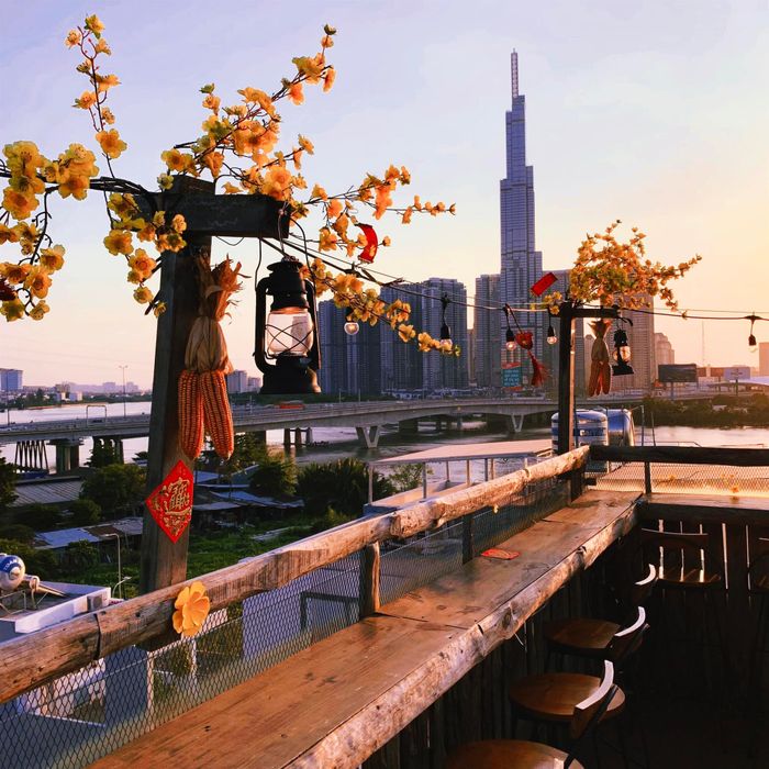 Góc sống ảo tuyệt đẹp với view Landmark tại Chênh Vênh