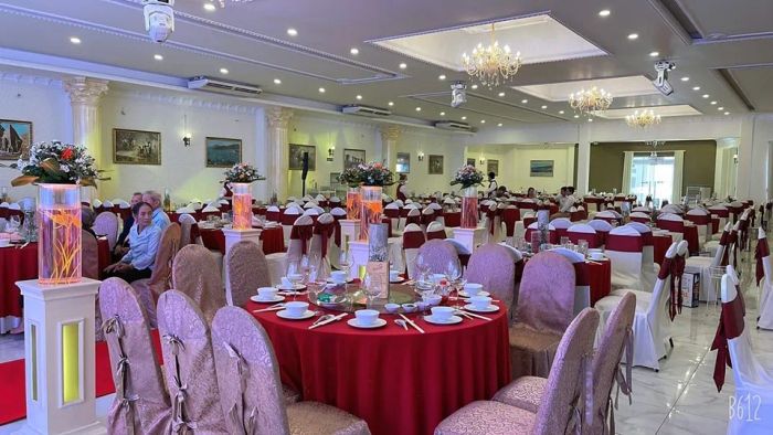 Sảnh tiệc hoàng gia lộng lẫy tại MiMi Palace