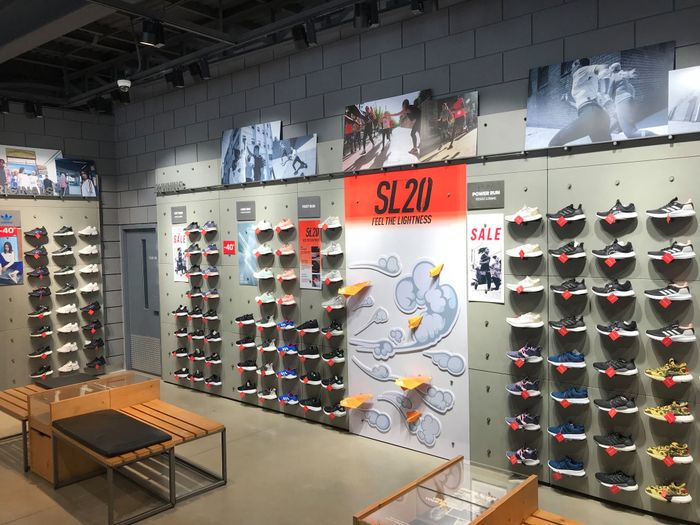 Adidas ảnh 2