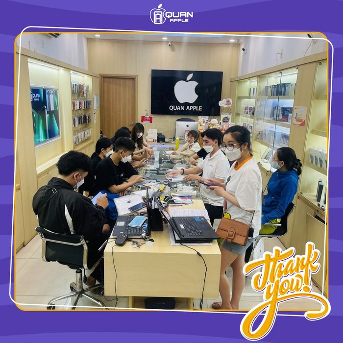 Không gian trưng bày iPhone chính hãng tại Quan Apple