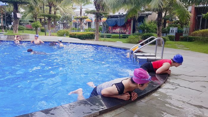 Góc check-in ấn tượng ở Bể Bơi Thái An