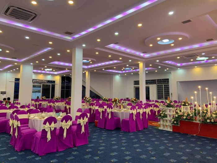 Sảnh tiệc rộng lớn được trang trí tinh tế tại Asia Center