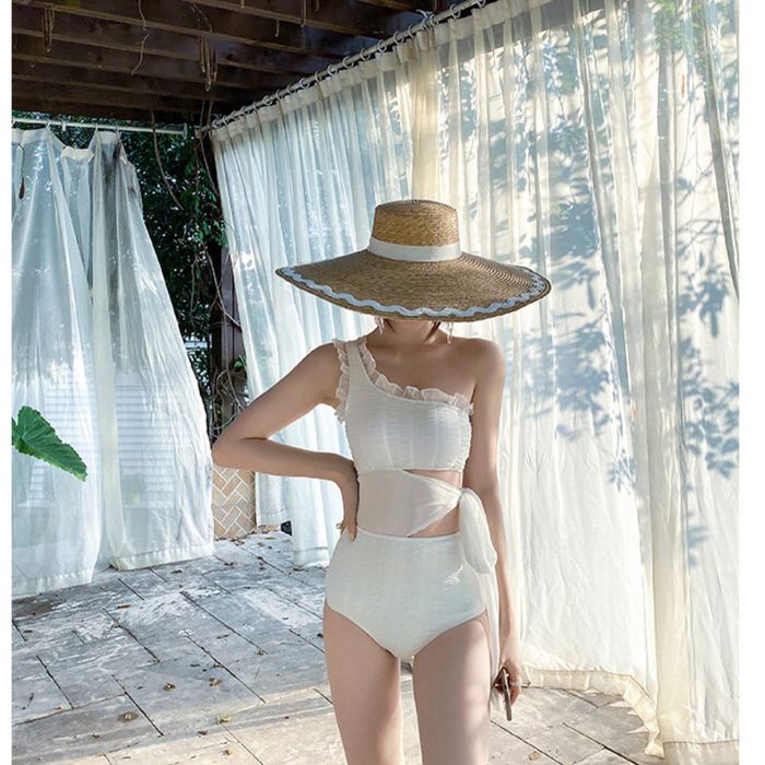 Mèo Nhỏ Bikini ảnh 2