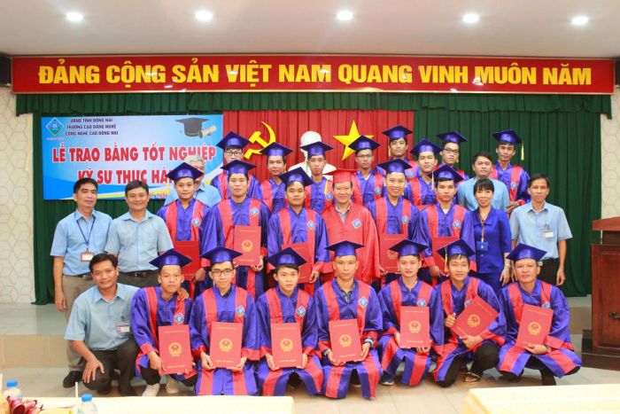 Xưởng thực hành công nghệ cao với trang thiết bị hiện đại