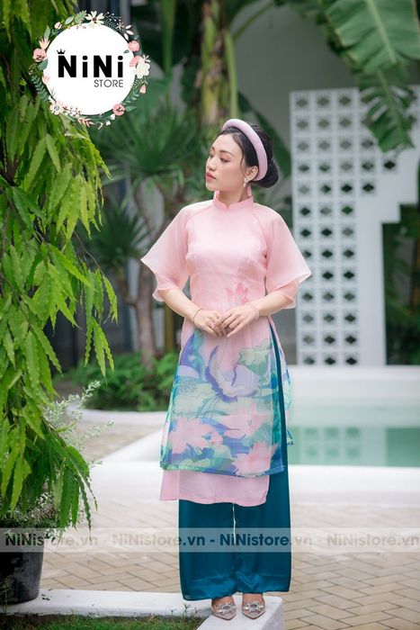 Hình ảnh thứ hai về NiNi Store - nơi lưu giữ nét đẹp thanh lịch của tà áo dài Việt