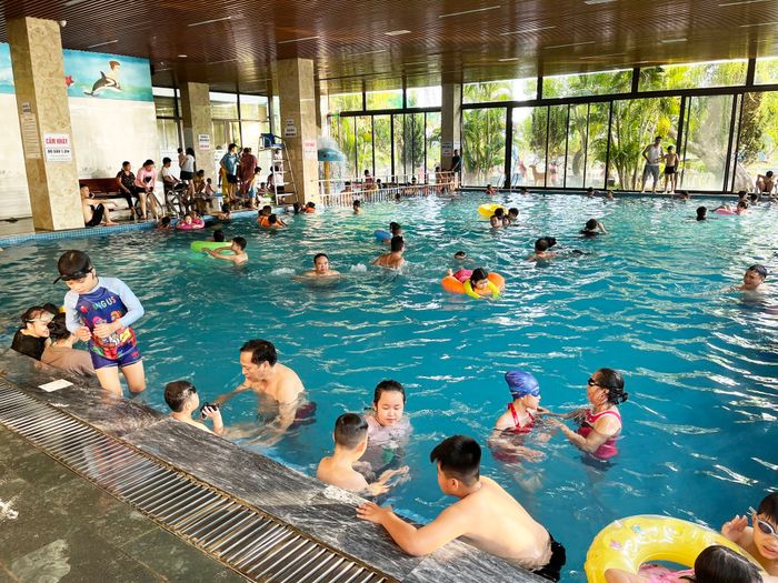 Không gian sang trọng tại Bể Bơi Bốn Mùa Minh Phương