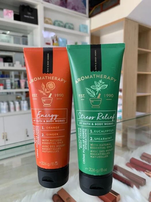 Hình ảnh bộ sưu tập mỹ phẩm đa dạng tại Trang Phạm Cosmetics