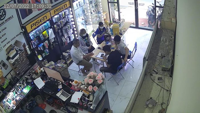 [Hình ảnh] Sơn Anh Mobile - Không gian trưng bày iPhone chuyên nghiệp