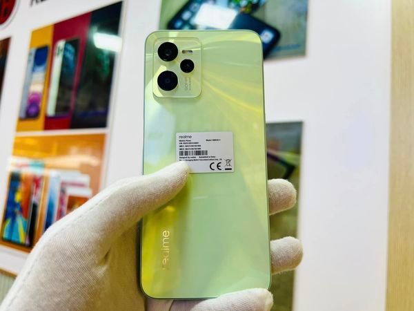 Cận cảnh không gian trưng bày ấn tượng tại KENmobile.vn - Ảnh 2
