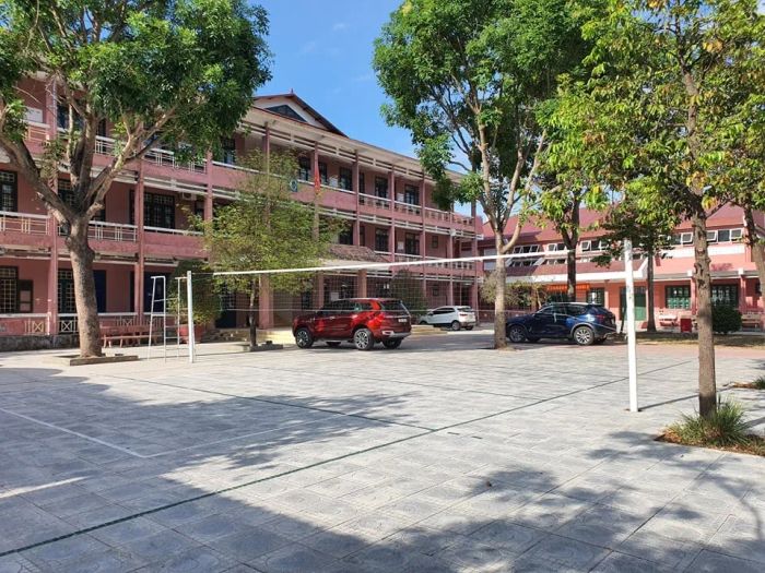 Hình ảnh đầu tiên về THPT Chuyên Lê Quý Đôn - ngôi trường mang tên vị danh nhân văn hóa với kiến trúc khang trang, hiện đại