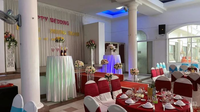 Sảnh tiệc rộng lớn được trang trí tinh xảo tại MiMi Palace