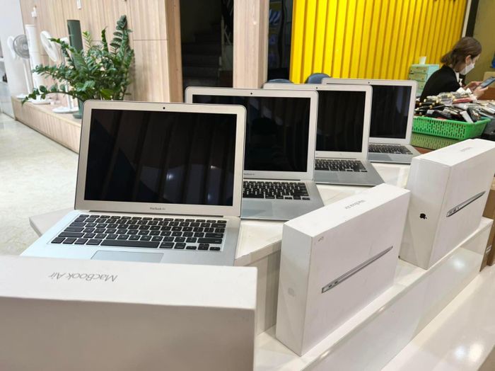 Không gian trải nghiệm đa dạng mẫu mã tại ChungBlackberry Store - Ảnh 3