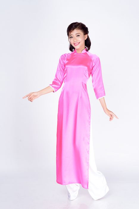 Hình ảnh thứ hai về Ấn Tượng Hà Shop - nơi mỗi bộ áo dài đều kể câu chuyện riêng về nét đẹp Việt