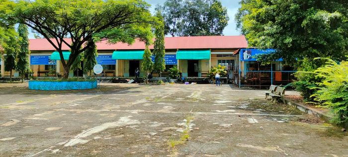 Hình ảnh Trường Tiểu học Gia Ray - Khuôn viên xanh mát