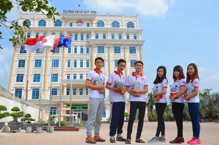 Khuôn viên xanh - hiện đại của Trường Cao đẳng Lê Quý Đôn