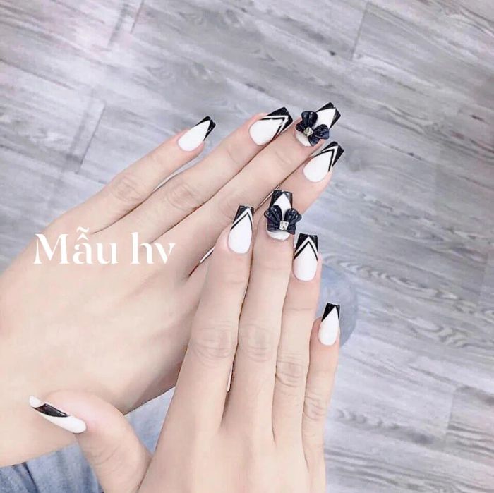 Những mẫu nail đính đá lộng lẫy tại Nail Na