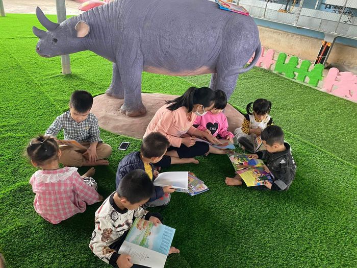 Hoạt động vui chơi ngoài trời tại Trường Mầm non Hoa Hồng