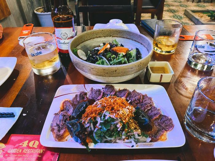 Không gian xanh mát tại 4Q Restaurant