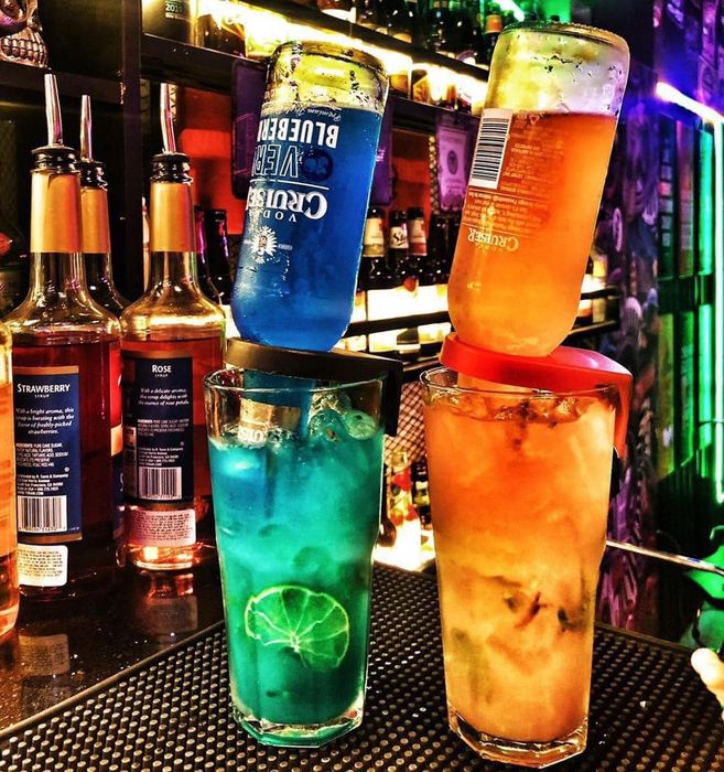 Những ly cocktail nghệ thuật đầy màu sắc tại ĐEN