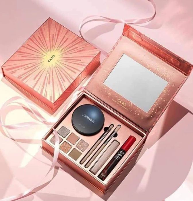 Không gian trưng bày hiện đại tại Hương Beauty Cosmetics