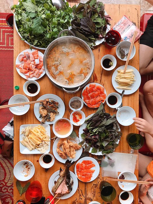 Quán Cá Hồi Vườn Đào - Không gian ấm cúng giữa núi rừng (Ảnh 2)