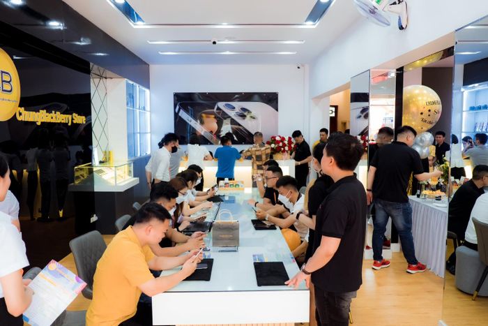 Không gian sang trọng và đầy đủ tiện nghi tại ChungBlackberry Store - Ảnh 1
