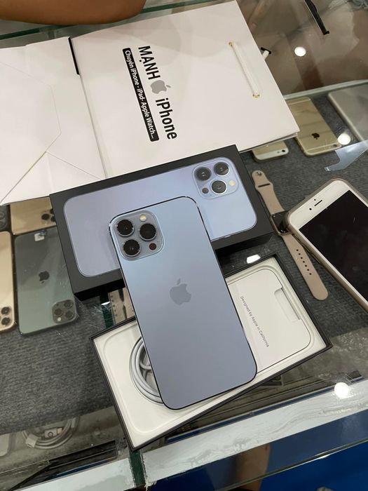 Không gian trưng bày hiện đại tại Mạnh iPhone - Ảnh 1