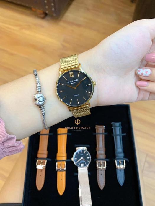 Không gian trưng bày tại Gold Time Watch