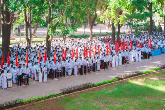 Hình ảnh ấn tượng về Trường THPT Vĩnh Linh - Ngôi trường anh hùng của Quảng Trị