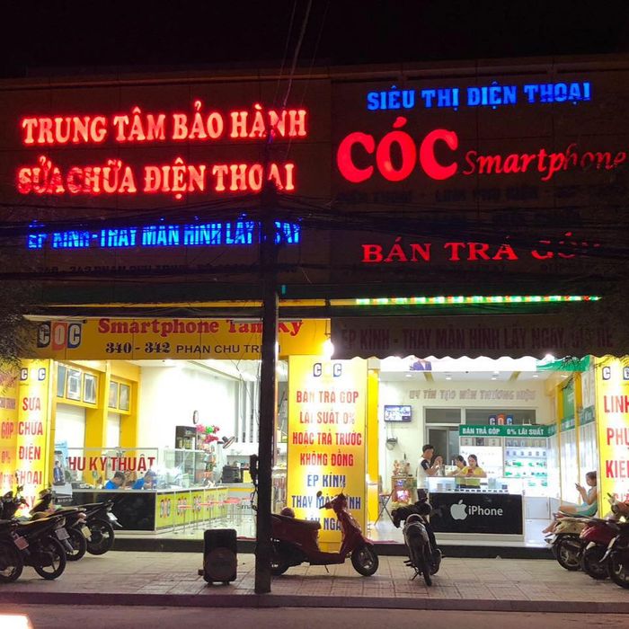 Không gian mua sắm hiện đại tại Coc Smartphone