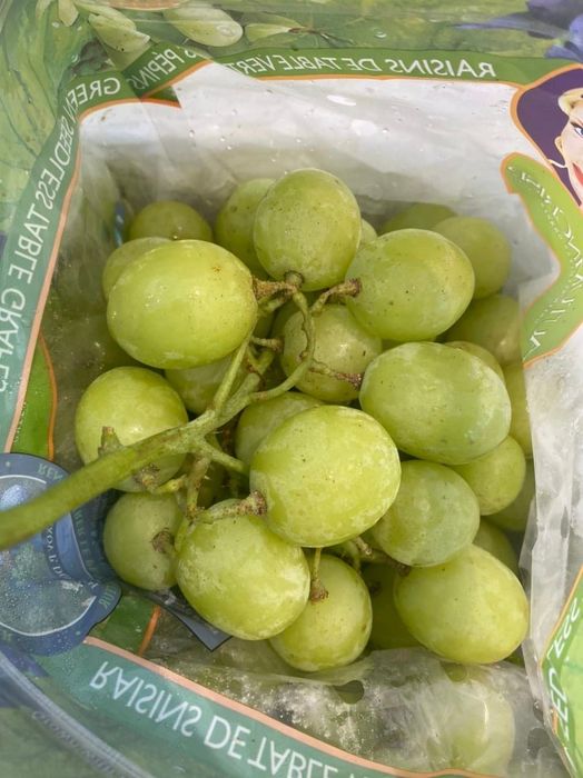 Góc trưng bày trái cây nhập khẩu tươi ngon tại Trái cây Hân Nghi