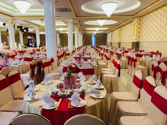 Sảnh tiệc lung linh với ánh đèn nghệ thuật tại PHỐ ĐÔI Palace