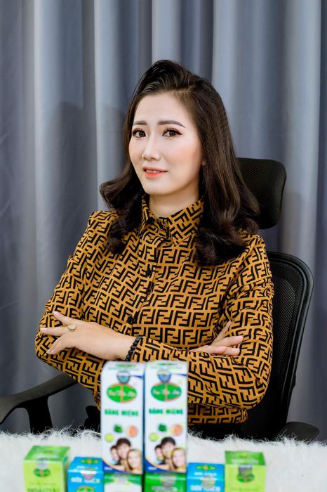 Studio Hồ Cẩm - Tác phẩm nghệ thuật đầu tiên