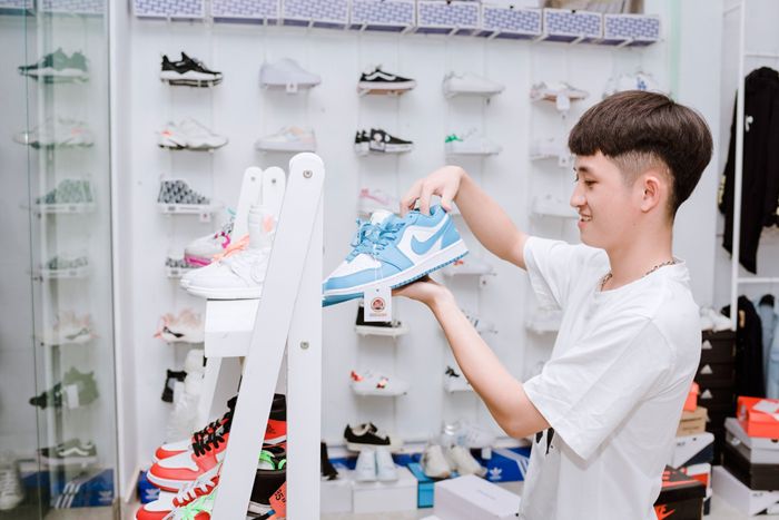 Shop Chung Sneaker ảnh 3