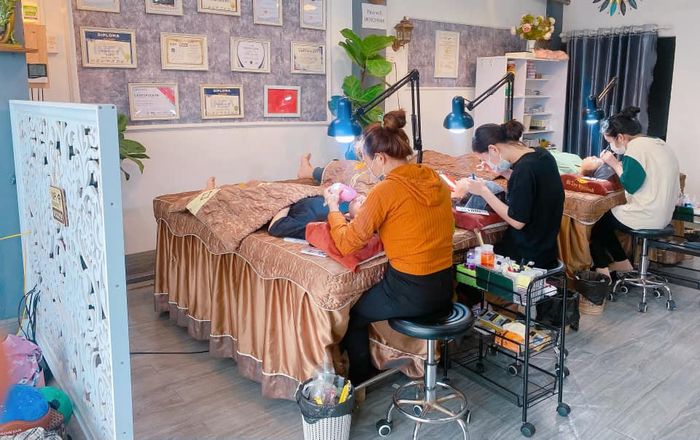 Hình ảnh thực hành nối mi chuyên nghiệp tại Bi Tay Eyelash