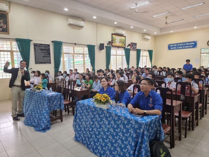 Góc nhìn đời thường về THCS Phú Mỹ qua ảnh 3
