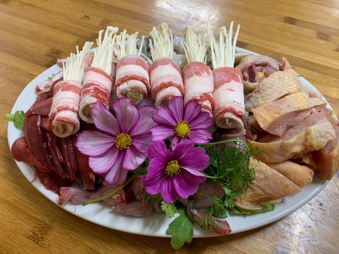 Khám phá hình ảnh sống động về Nhà Hàng Hải Sản Lộc Tình - Nơi lưu giữ những khoảnh khắc ẩm thực đáng nhớ.