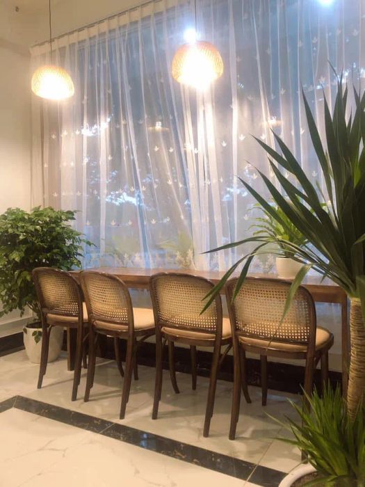 Hình ảnh góc quán độc đáo và quy trình pha chế chuyên nghiệp tại Havana coffee & tea